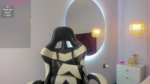 Snapshot of monserrat_girl chatting on November 2025 03:45:02 PM online show from November 2025 03:45:02 PM