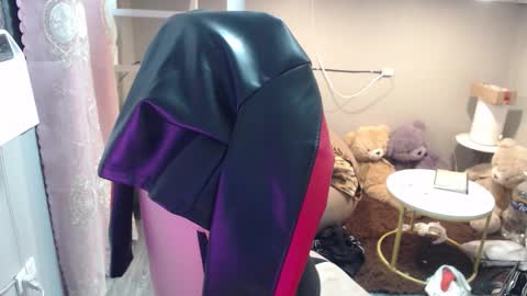 Snapshot of monstercockselfsuck chatting on September 2025 02:39:02 PM ELYSE A SIMPLE GIRL online show from September 2025 02:39:02 PM