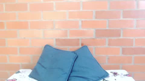 Snapshot of montserrat_jay chatting on May 2026 02:44:02 PM Luisa online show from May 2026 02:44:02 PM