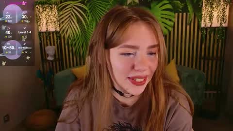 Moon  Bunny online show from September 2025 03:25:01 PM