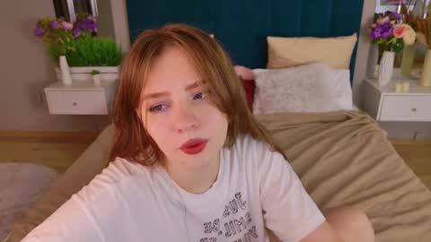 Moon  Bunny online show from December 2025 05:32:01 PM