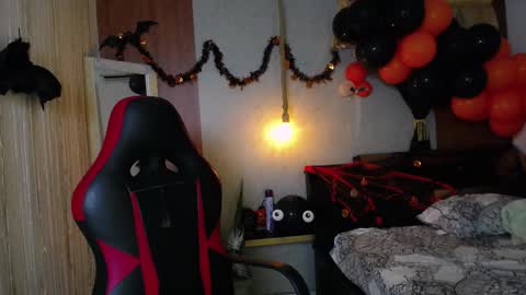 moon_and_fire_ online show from October 2025 04:04:02 AM