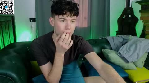 moon_gloww online show from March 2026 03:52:02 AM