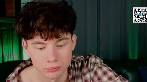 moon_gloww online show from March 2026 07:06:02 PM