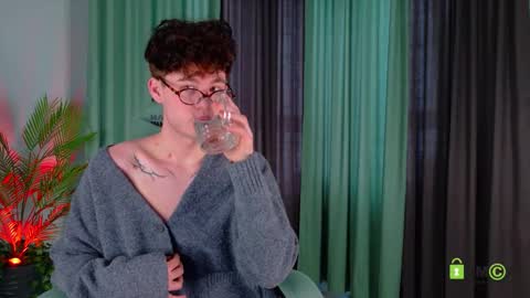 moon_gloww online show from March 2026 01:54:02 AM