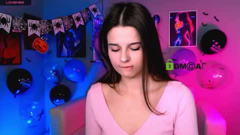 moon_sana online show from October 2025 01:44:02 PM