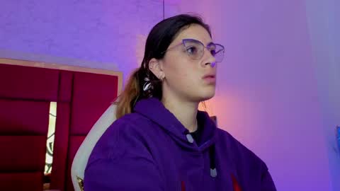 Snapshot of moon_winy chatting on April 2026 11:25:02 AM Winy online show from April 2026 11:25:02 AM