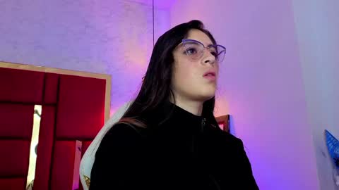 Snapshot of moon_winy chatting on May 2026 11:17:01 AM Winy online show from May 2026 11:17:01 AM