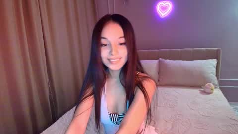 Mia online show from November 2025 12:38:02 PM