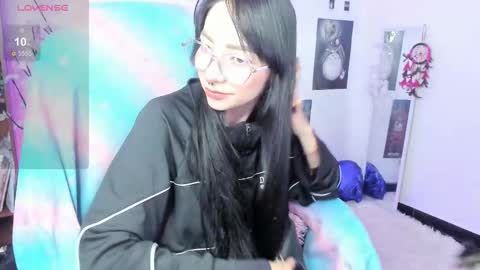 MOON  online show from December 2025 02:49:01 AM