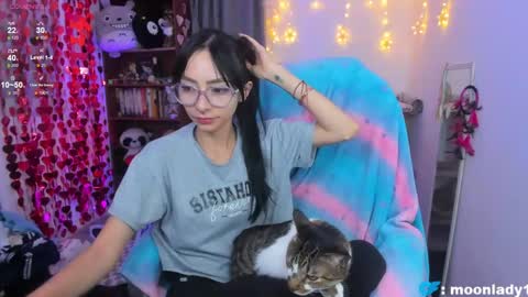 Snapshot of moonlady_ chatting on April 2026 12:56:01 AM MOON online show from April 2026 12:56:01 AM