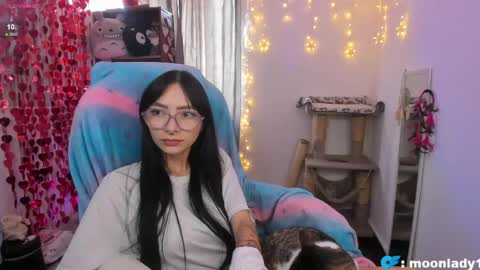 Snapshot of moonlady_ chatting on April 2026 09:39:01 PM MOON online show from April 2026 09:39:01 PM