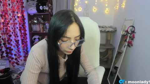 Snapshot of moonlady_ chatting on May 2026 12:26:02 AM MOON online show from May 2026 12:26:02 AM