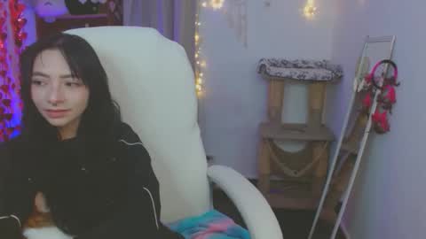 Snapshot of moonlady_ chatting on May 2026 12:27:02 AM MOON online show from May 2026 12:27:02 AM