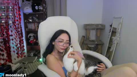 Snapshot of moonlady_ chatting on May 2026 02:19:02 AM MOON online show from May 2026 02:19:02 AM