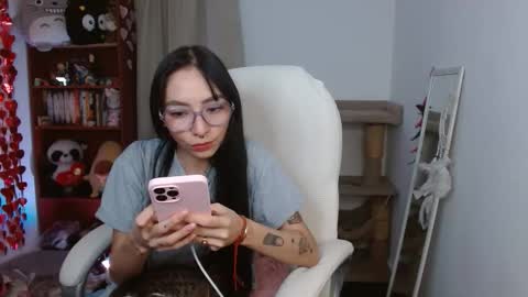 Snapshot of moonlady_ chatting on May 2026 04:53:02 AM MOON online show from May 2026 04:53:02 AM