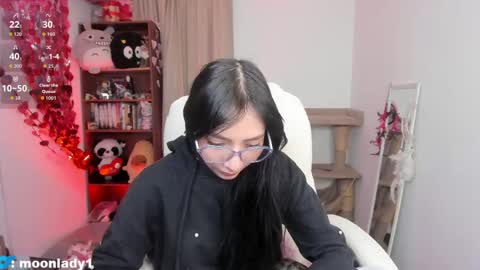 Snapshot of moonlady_ chatting on June 2026 12:56:02 AM MOON online show from June 2026 12:56:02 AM