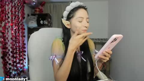 Snapshot of moonlady_ chatting on June 2026 11:32:01 PM MOON online show from June 2026 11:32:01 PM