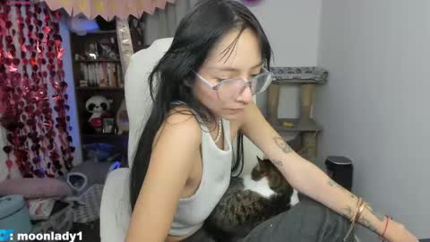 Snapshot of moonlady_ chatting on June 2026 04:13:01 AM MOON online show from June 2026 04:13:01 AM