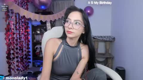 Snapshot of moonlady_ chatting on June 2026 12:00:02 AM MOON online show from June 2026 12:00:02 AM