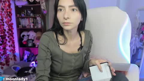Snapshot of moonlady_ chatting on July 2026 10:01:02 PM MOON online show from July 2026 10:01:02 PM
