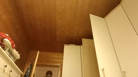 moos1 online show from October 2025 05:05:02 AM