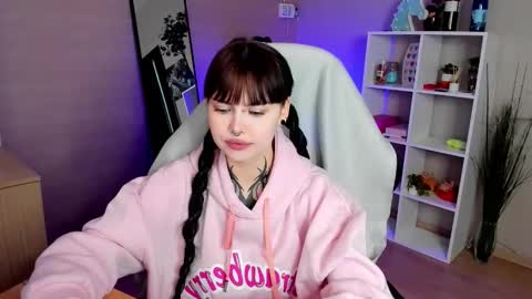 Morana online show from October 2025 02:00:01 AM