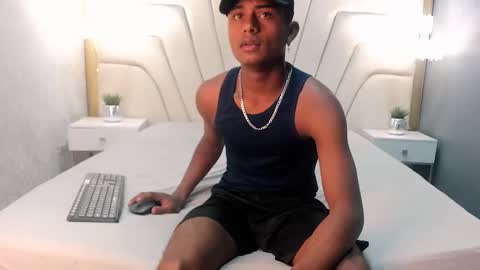 Mmorenito online show from October 2025 07:56:01 PM