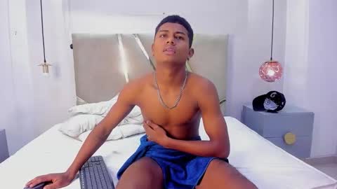 Mmorenito online show from October 2025 07:43:01 PM