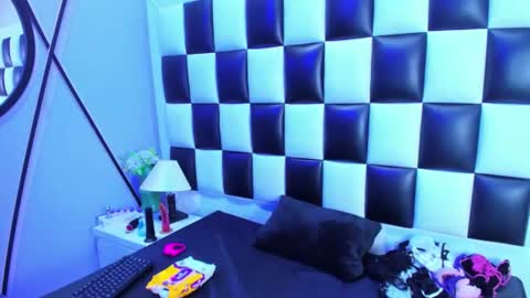 morganasmit_ online show from December 2025 02:13:01 PM