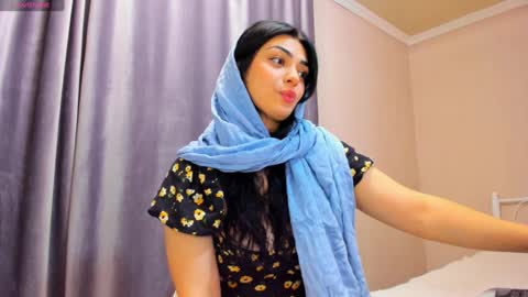 Snapshot of moroccan_diamond_ chatting on December 2024 04:05:01 PM Medina online show from December 2024 04:05:01 PM