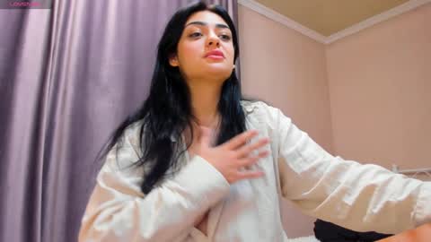 Snapshot of moroccan_diamond_ chatting on December 2024 04:44:02 PM Medina online show from December 2024 04:44:02 PM