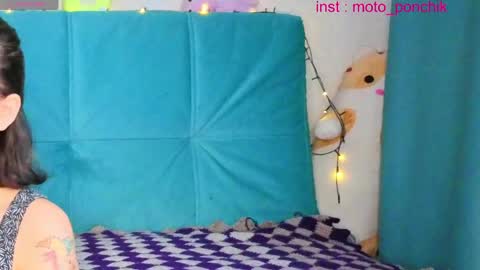 Snapshot of moto_ponchik chatting on May 2026 05:45:01 AM Kris online show from May 2026 05:45:01 AM