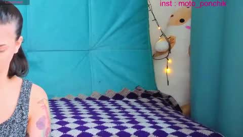 Snapshot of moto_ponchik chatting on May 2026 06:07:02 AM Kris online show from May 2026 06:07:02 AM