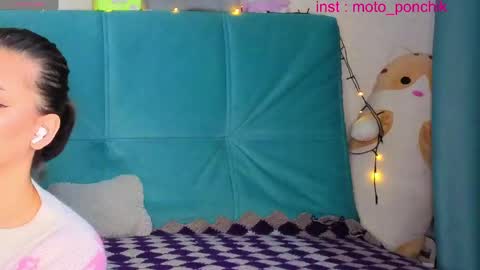 Snapshot of moto_ponchik chatting on May 2026 05:48:01 AM Kris online show from May 2026 05:48:01 AM
