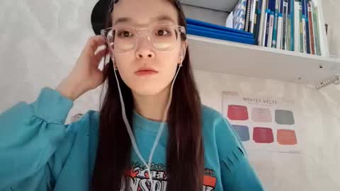 Snapshot of mozellesoomaroo chatting on November 2025 09:31:01 AM Karla online show from November 2025 09:31:01 AM