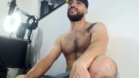 Snapshot of mr_chr1s chatting on October 2025 02:18:01 AM chris online show from October 2025 02:18:01 AM