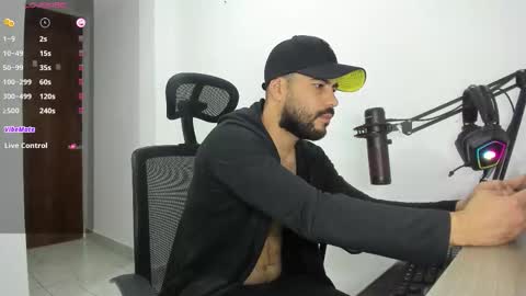 Snapshot of mr_chr1s chatting on October 2025 05:02:02 PM chris online show from October 2025 05:02:02 PM