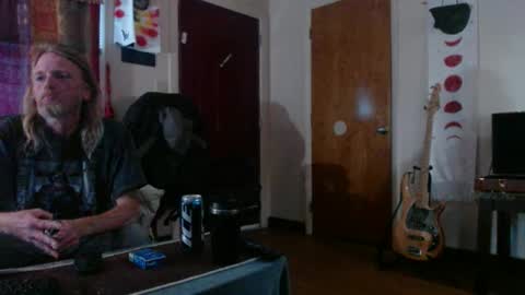 Snapshot of mr_happy12 chatting on October 2025 09:04:02 PM mr_happy12 online show from October 2025 09:04:02 PM