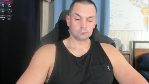 Cam online show from December 2025 09:42:02 PM