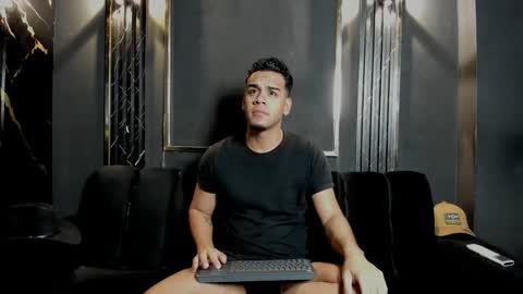 mr_maximo online show from December 2025 08:59:01 PM