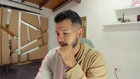 MIKEE online show from March 2025 03:01:01 AM