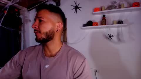 MIKEE online show from October 2025 03:06:02 AM