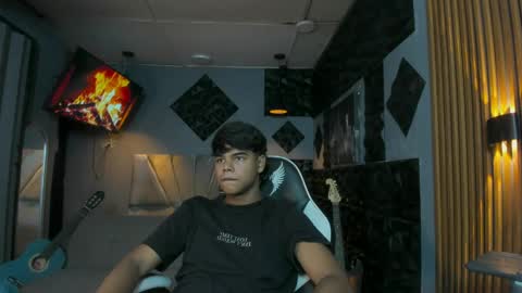 mr_mois online show from April 2026 06:41:02 AM