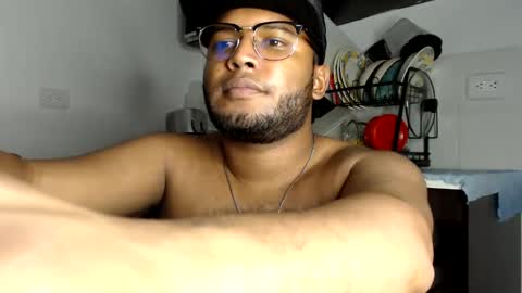 Snapshot of mr_santos01 chatting on January 2025 11:00:01 PM Santos online show from January 2025 11:00:01 PM
