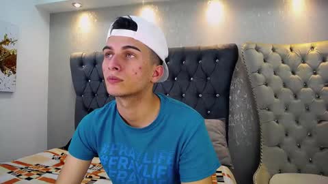 Snapshot of mr_williseo chatting on February 2025 08:19:02 PM williseo online show from February 2025 08:19:02 PM