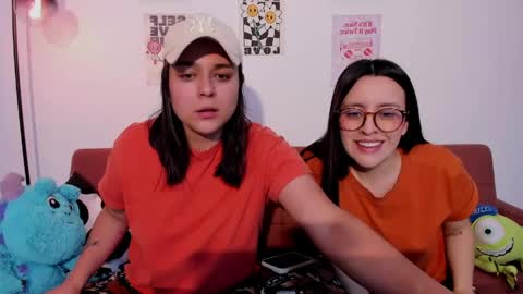 Snapshot of mrbuu_ chatting on April 2026 01:43:01 AM Laura online show from April 2026 01:43:01 AM
