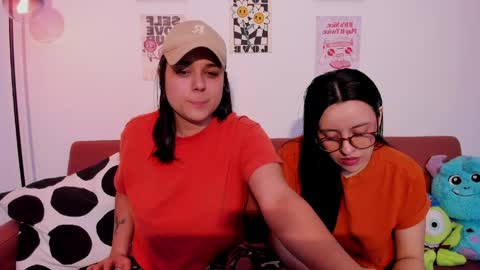 Snapshot of mrbuu_ chatting on May 2026 02:07:01 AM Laura online show from May 2026 02:07:01 AM
