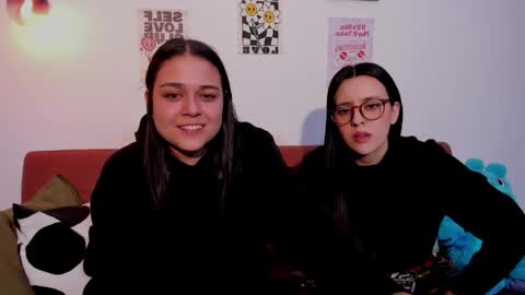 Snapshot of mrbuu_ chatting on June 2026 03:31:01 AM Laura online show from June 2026 03:31:01 AM
