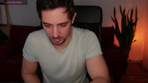 Snapshot of mrgreeneyes01 chatting on February 2025 05:30:02 AM juan luis online show from February 2025 05:30:02 AM